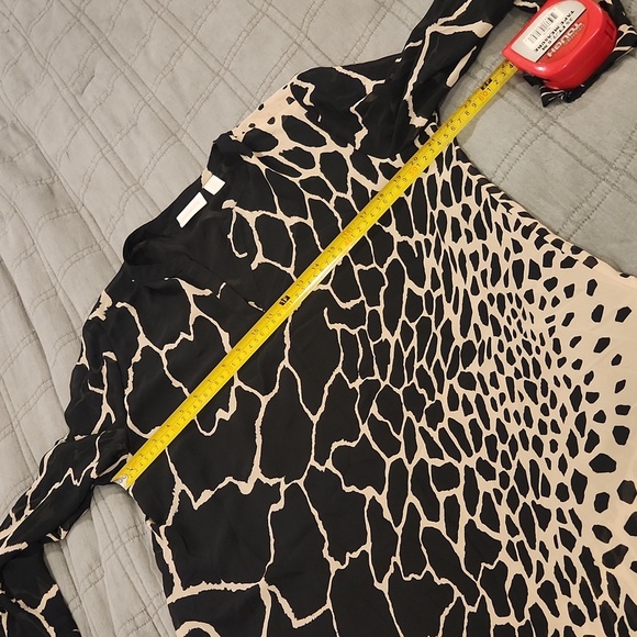 Chico's Black and Tan  Patterned Blouse Size L (2) - Picture 8 of 9